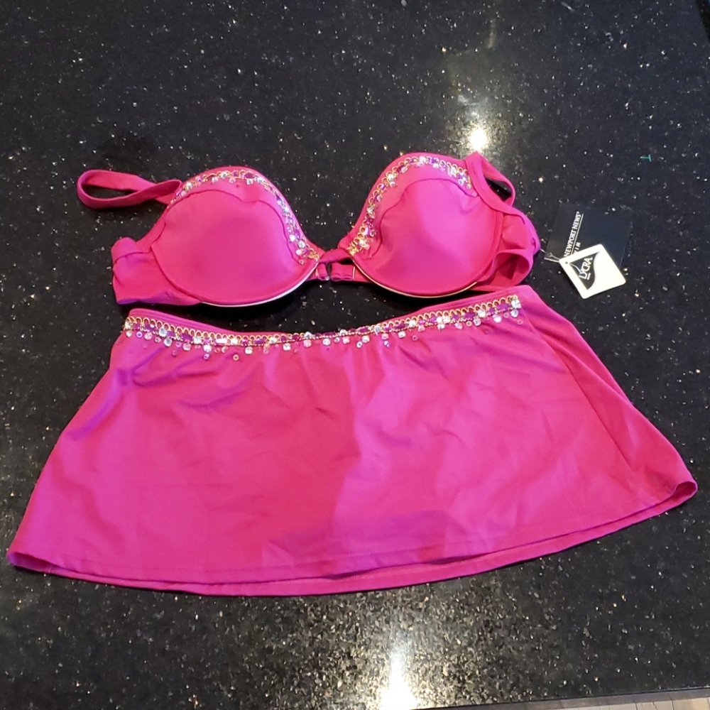 Newport News NWT Bikini Top and Skirt